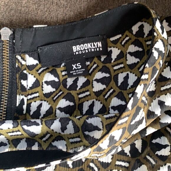 Brooklyn Industries Olive green print blouse sz xs - Picture 5 of 7